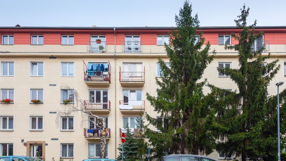 Loni se v Česku prodalo nejméně bytů a domů od roku 2015